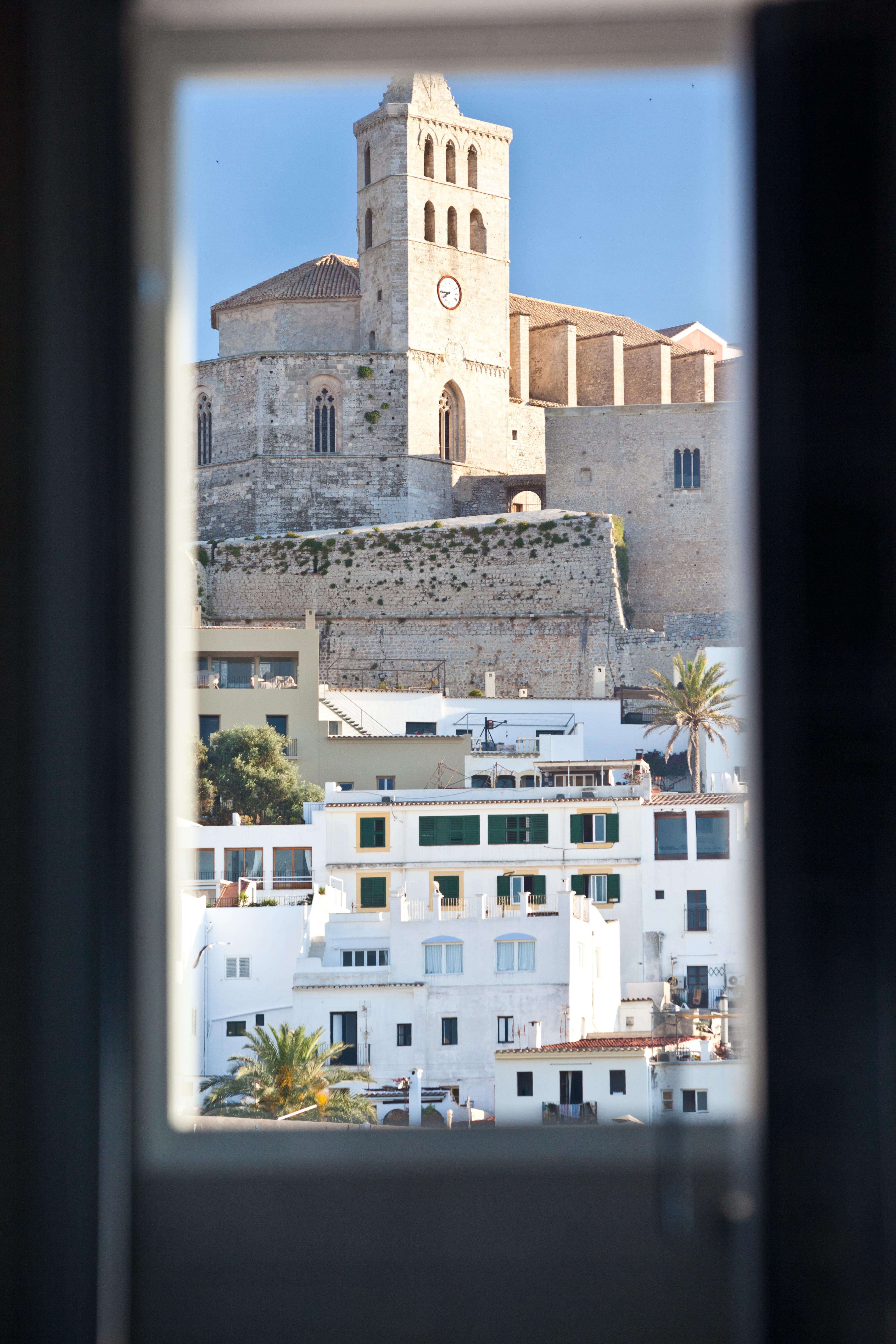 Hotel Ryans La Marina 3*