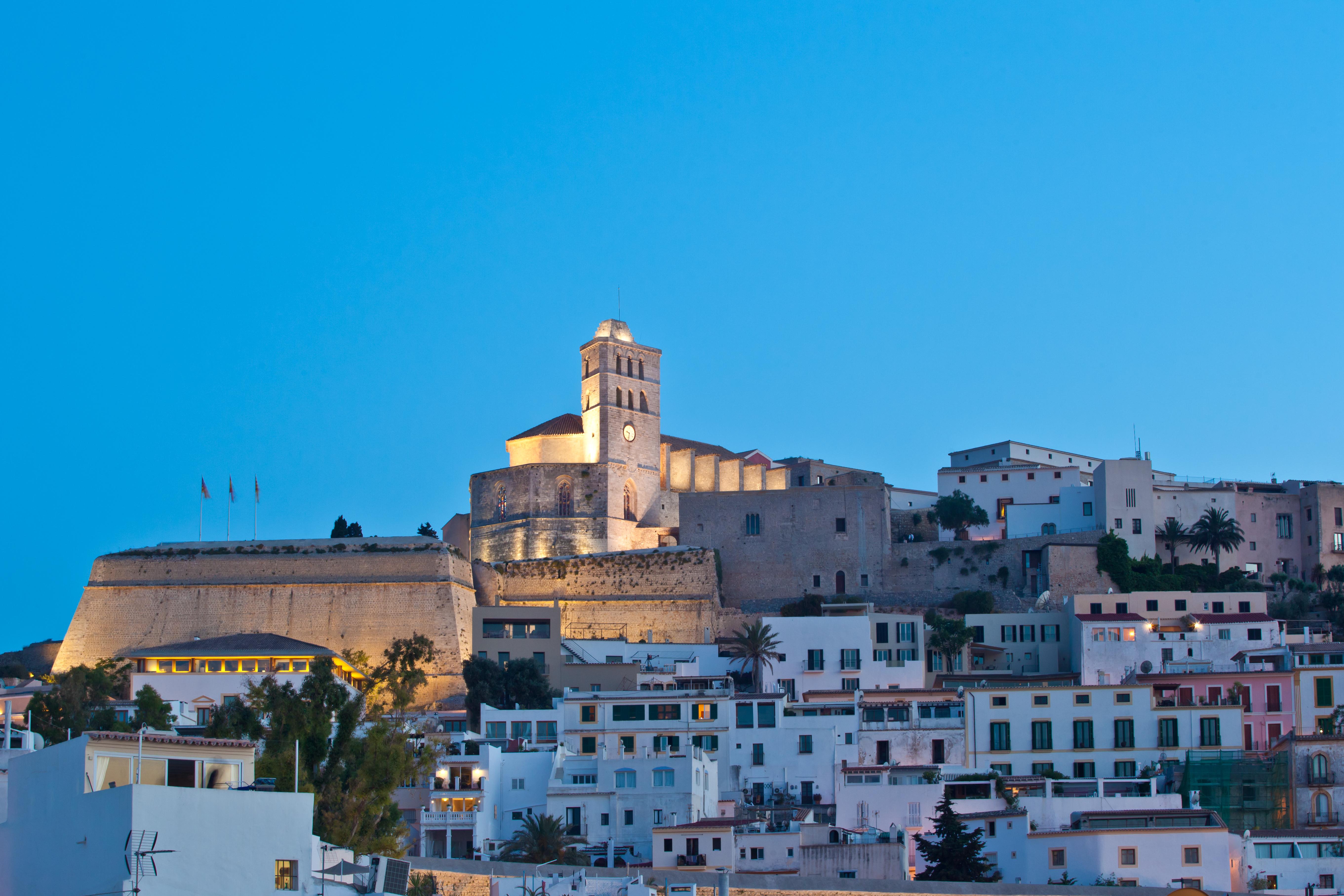 Hotel Ryans La Marina 3*