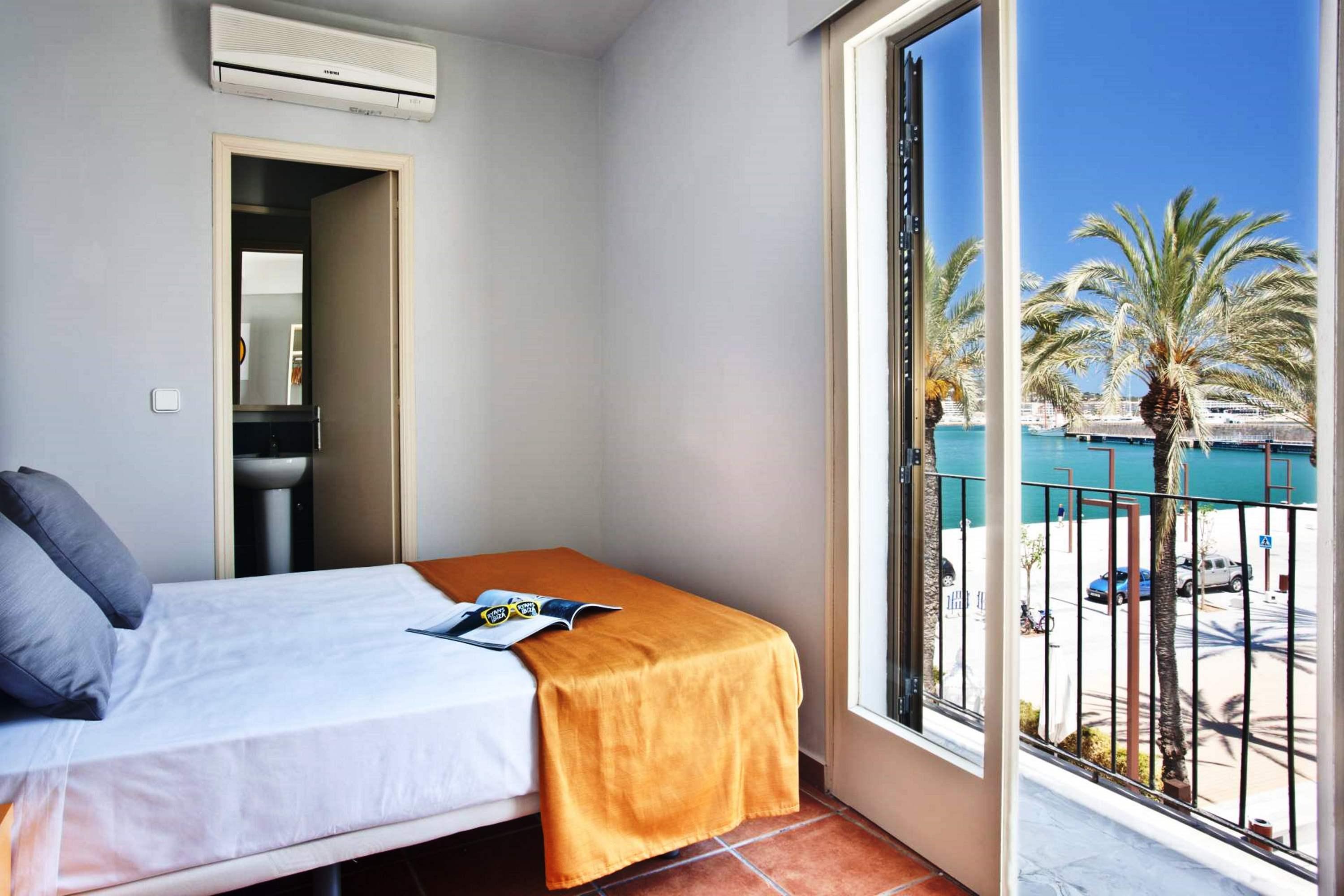 Hotel Ryans La Marina