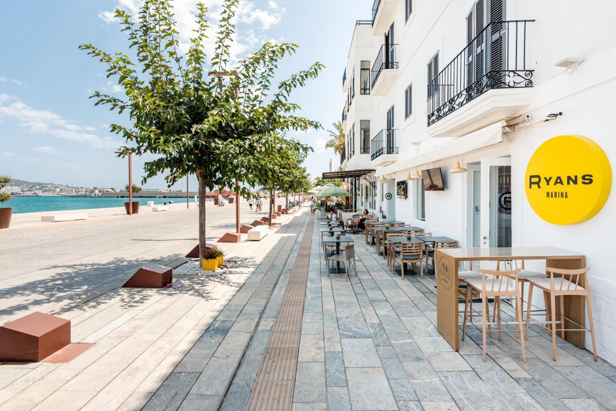 Ryans La Marina Hotel