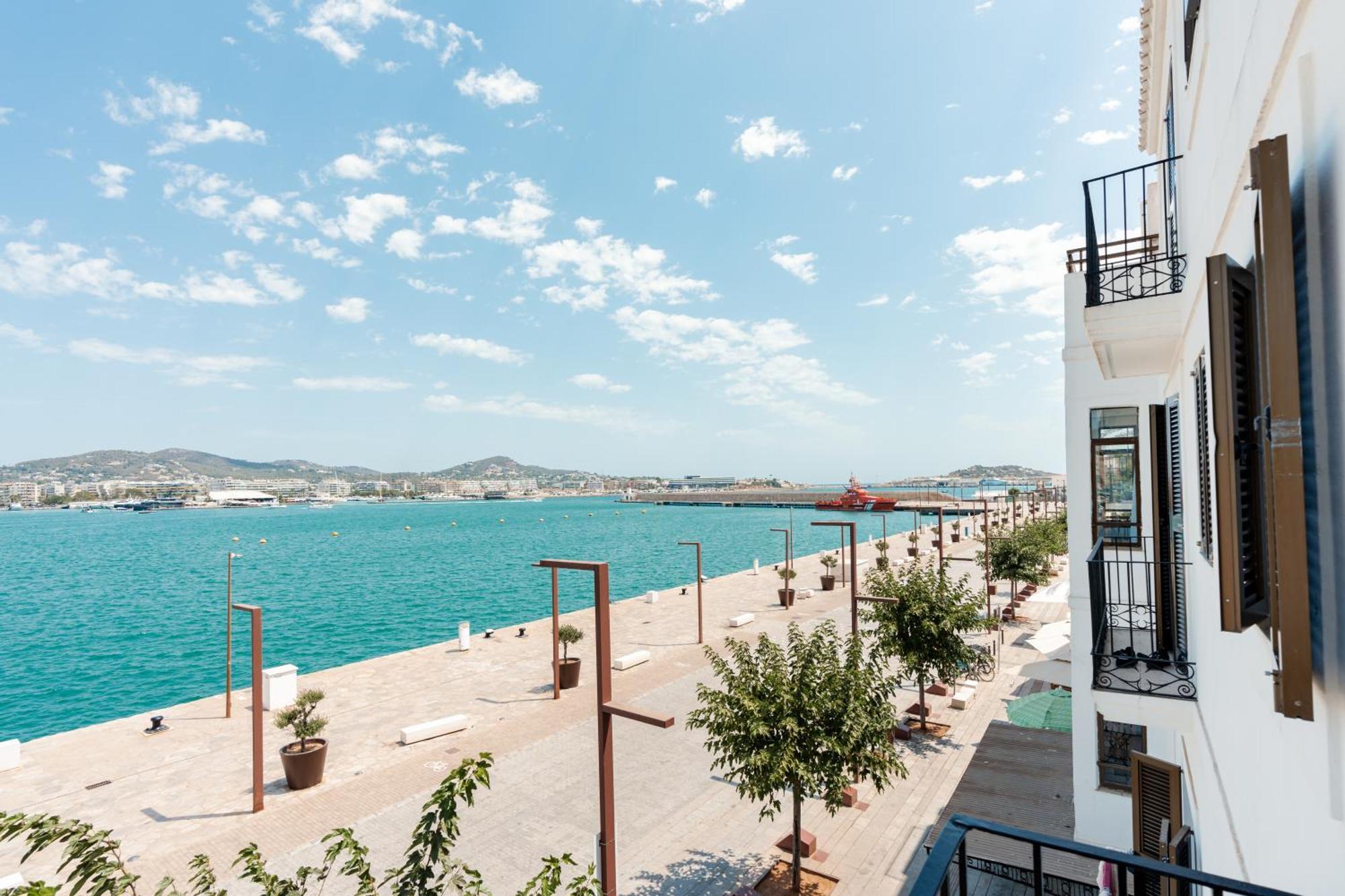 Hotel Ryans La Marina