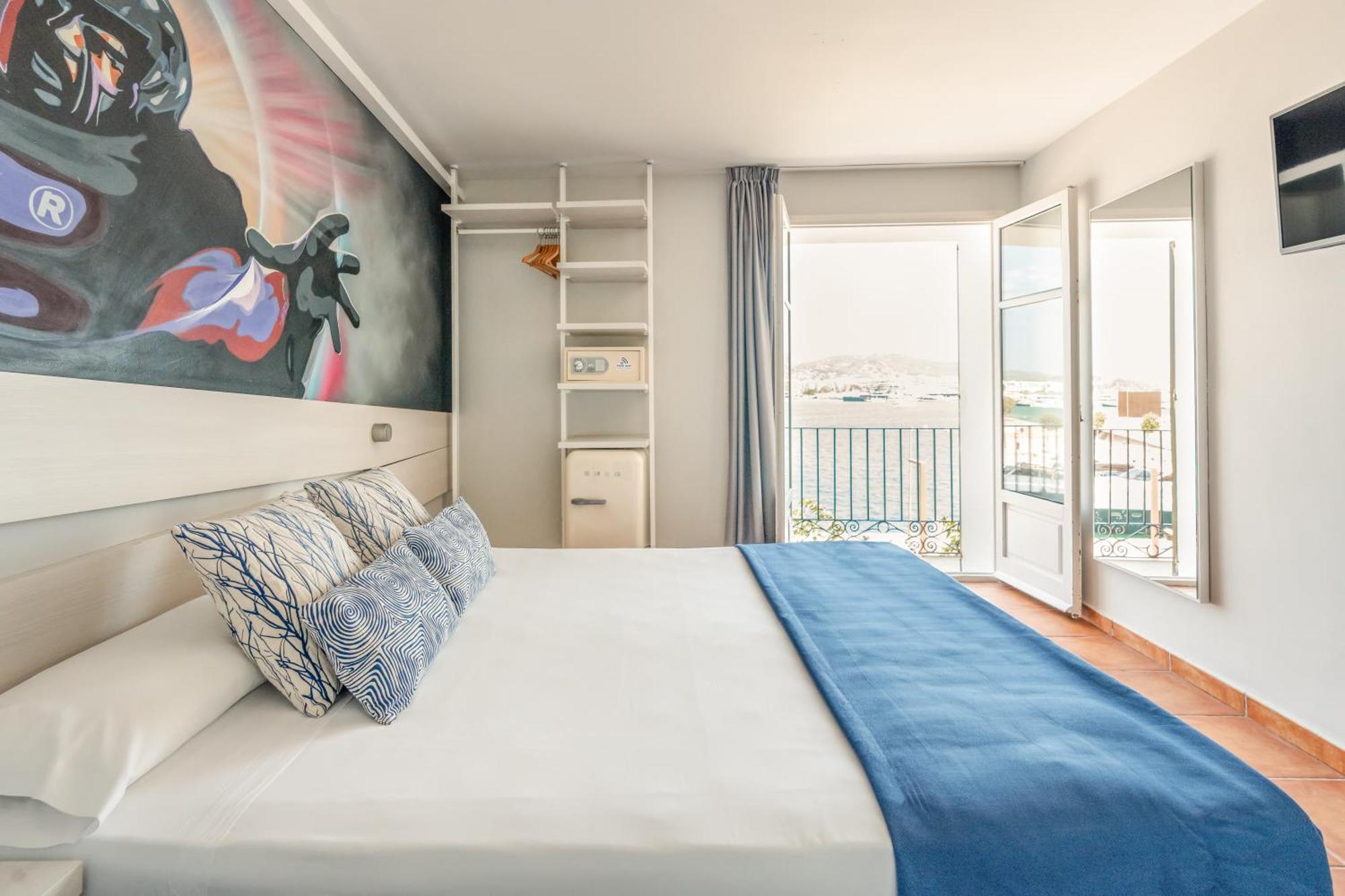 Ryans La Marina Hotel Ibiza
